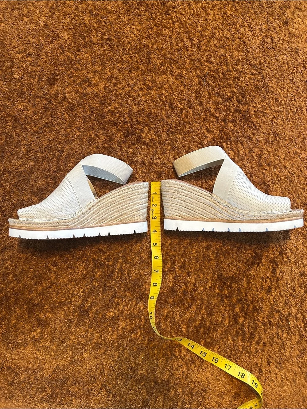 Kenneth Cole Cream Espadrille Slip-On Sandals